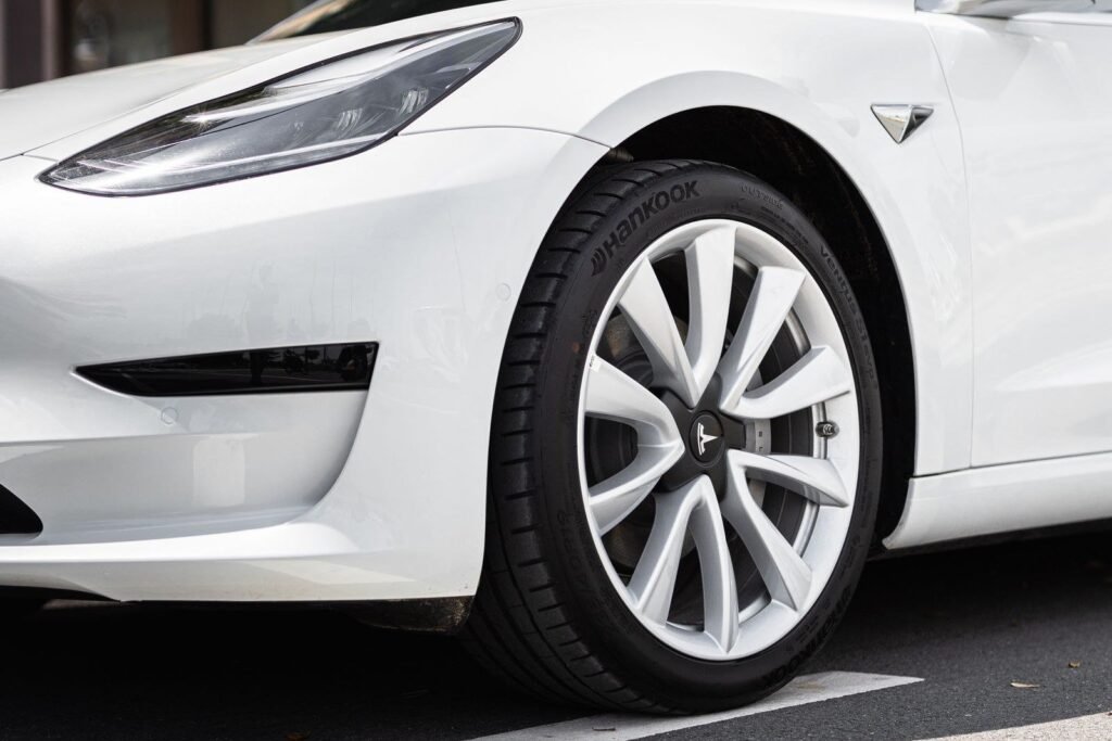 Tesla Model 3 Standard Plus — photo 2