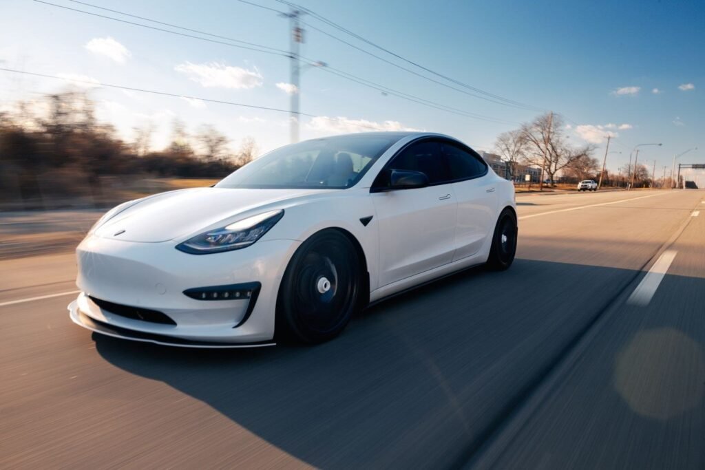 Tesla Model 3 Standard Plus — photo 3
